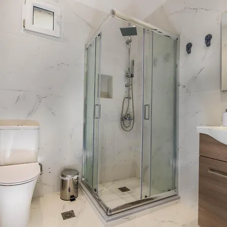 Madalena House Ипсос